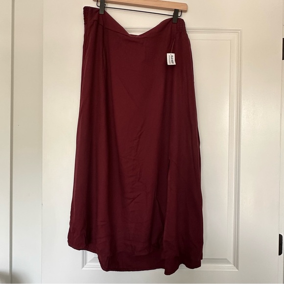 NWT! Old Navy (2X) Wine Burgundy Elastic Waist Midi Skirt: Smocked Elastic Waist - Picture 2 of 6